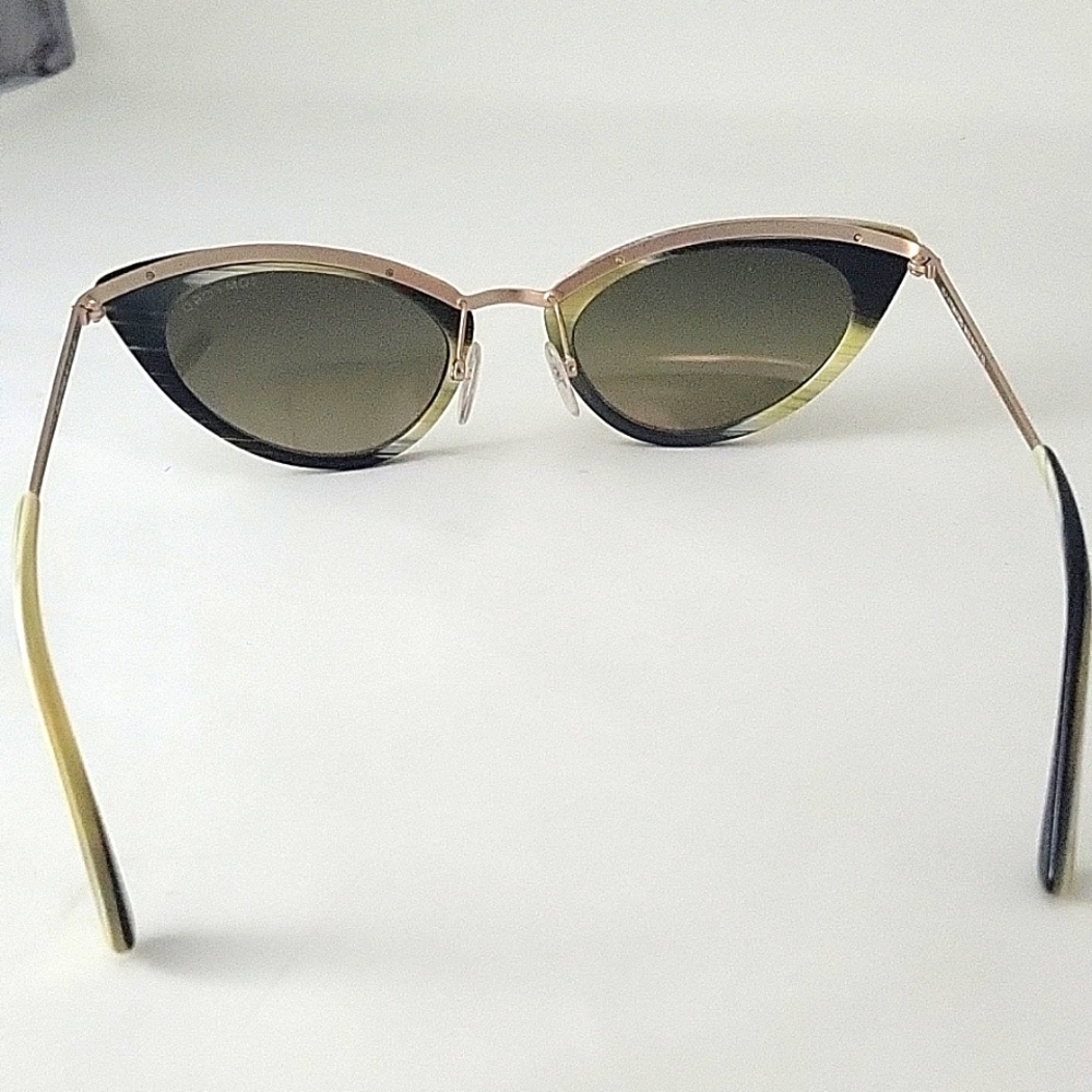 TOM FORD Elegant Black and Gold Eyewear - Picture 4 of 4